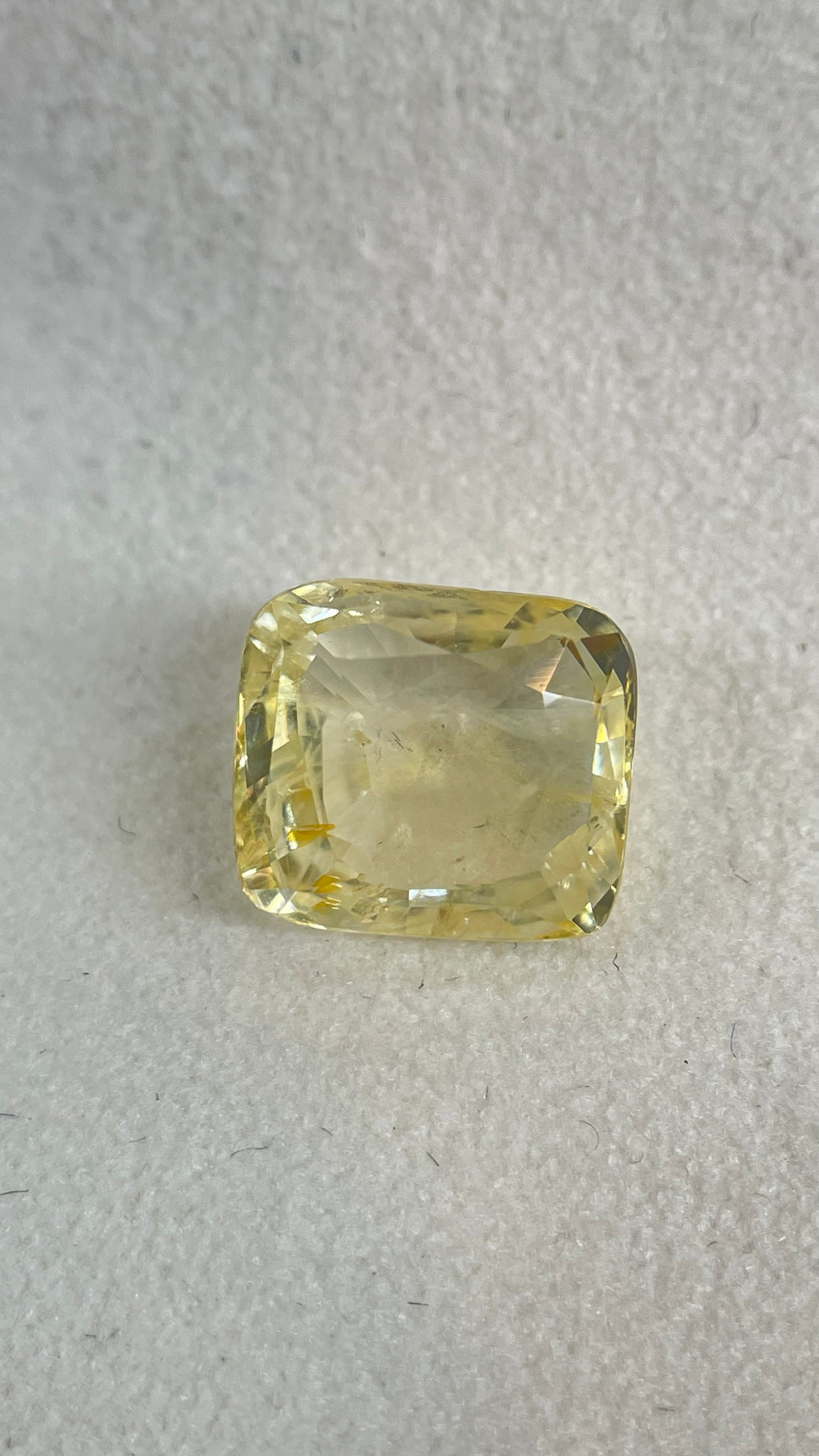 Yellow Sapphire - 5.29 Carat
