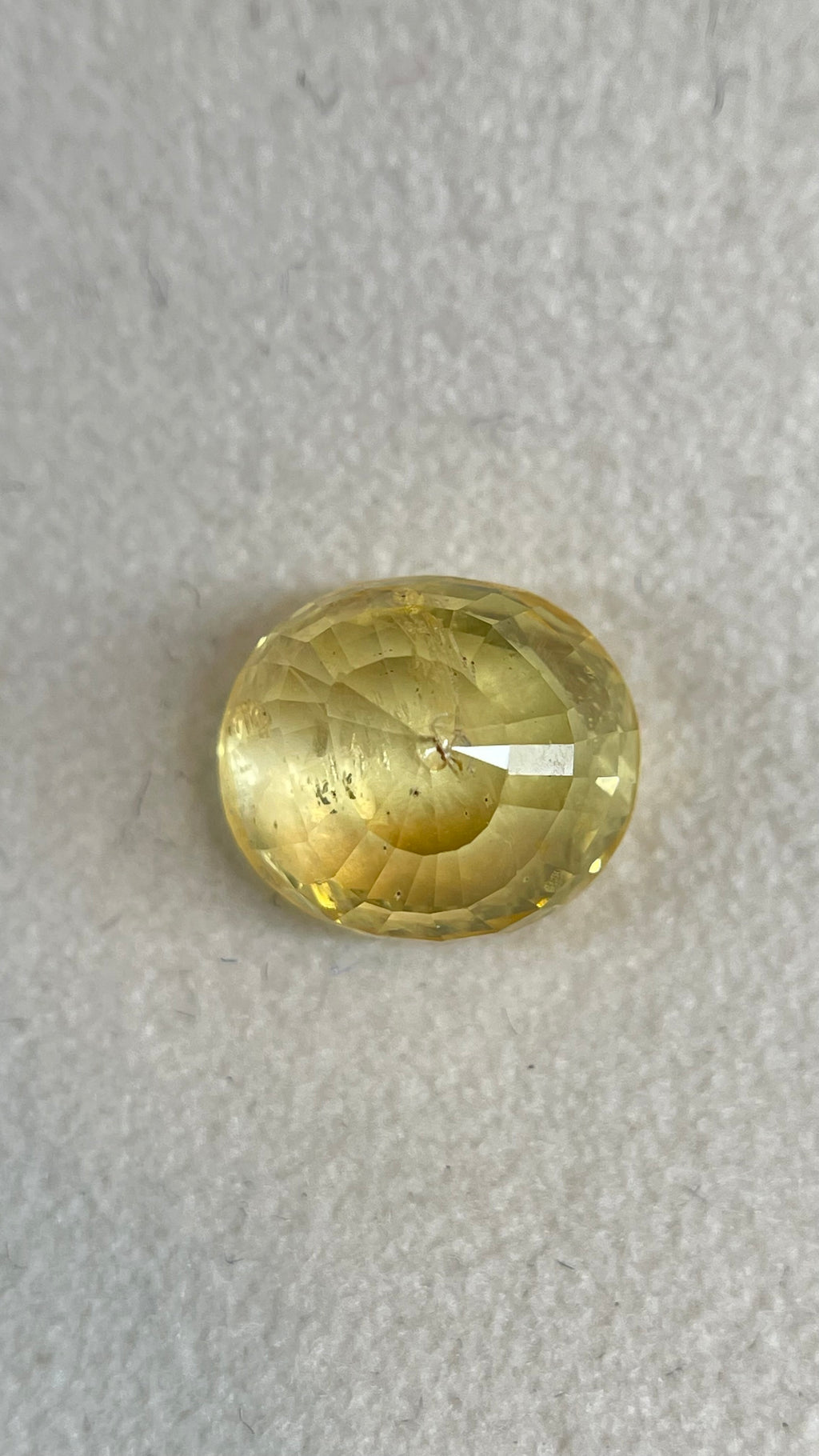 Yellow sapphire - 5.5 Carat.