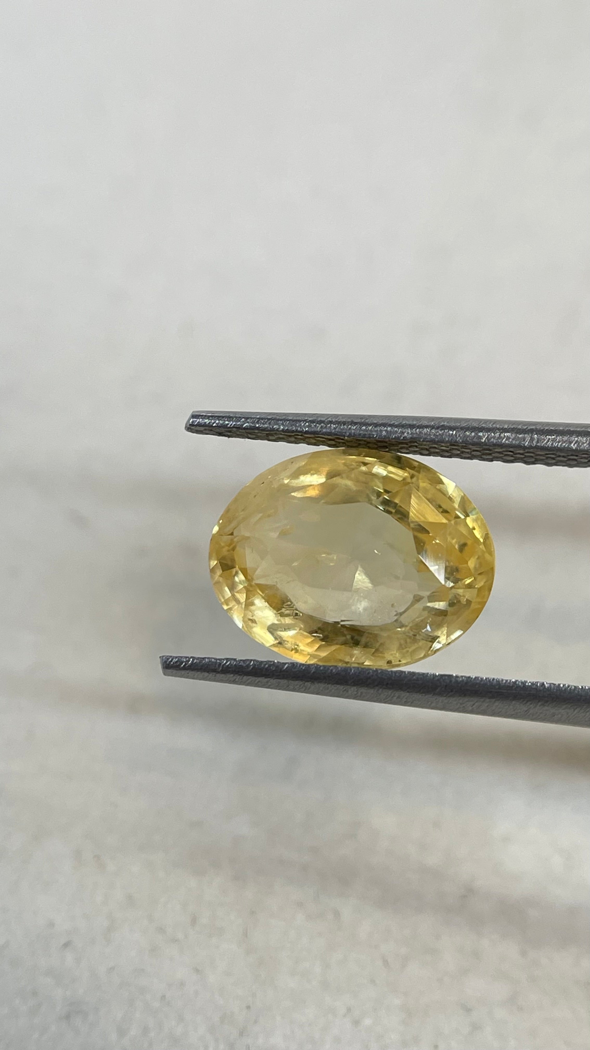 Yellow Sapphire - 4.46 Carat