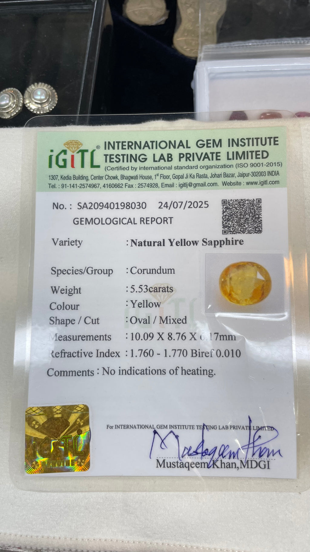 Yellow sapphire - 5.5 Carat.