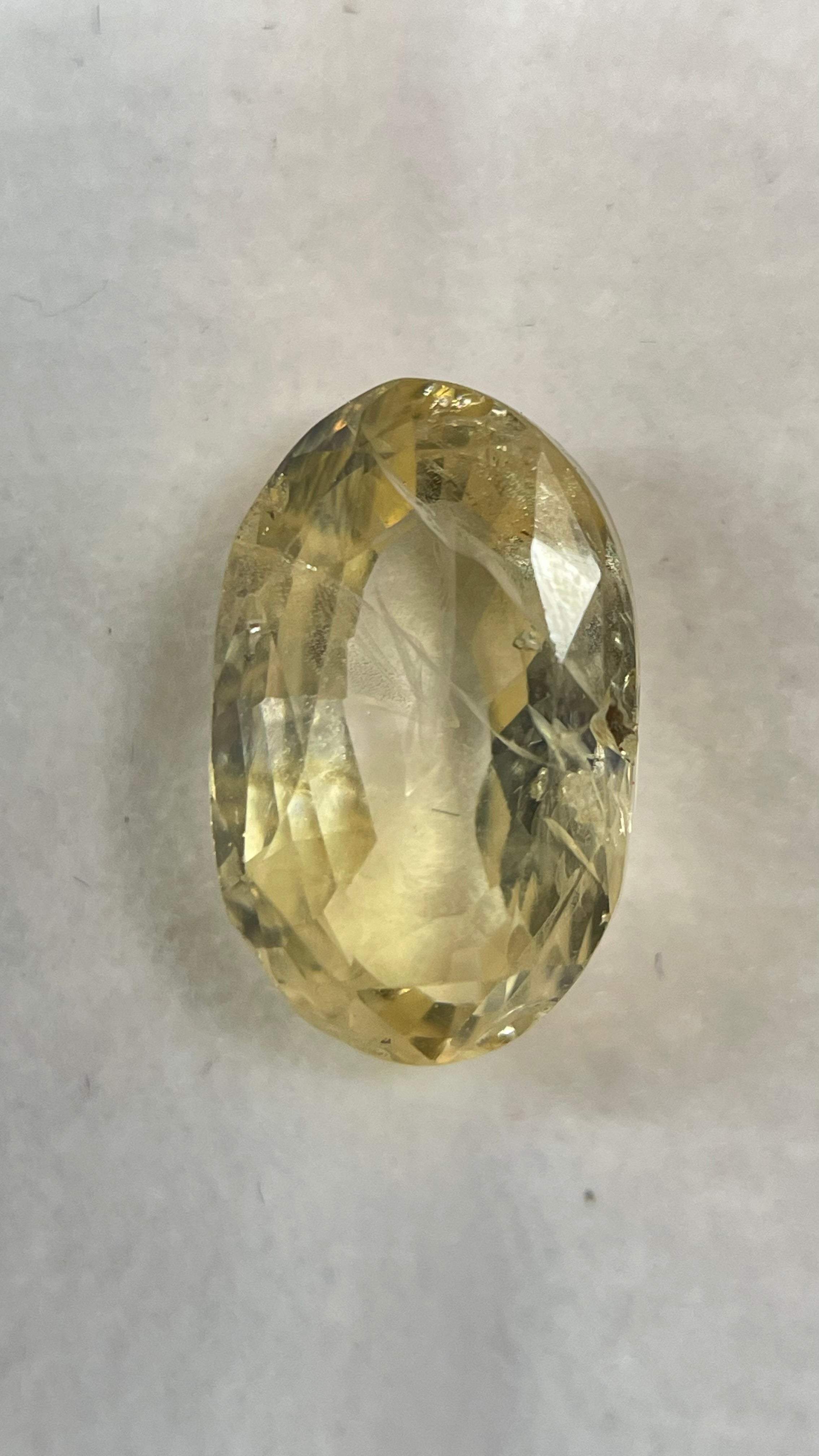Yellow sapphire - 4.97 Carat