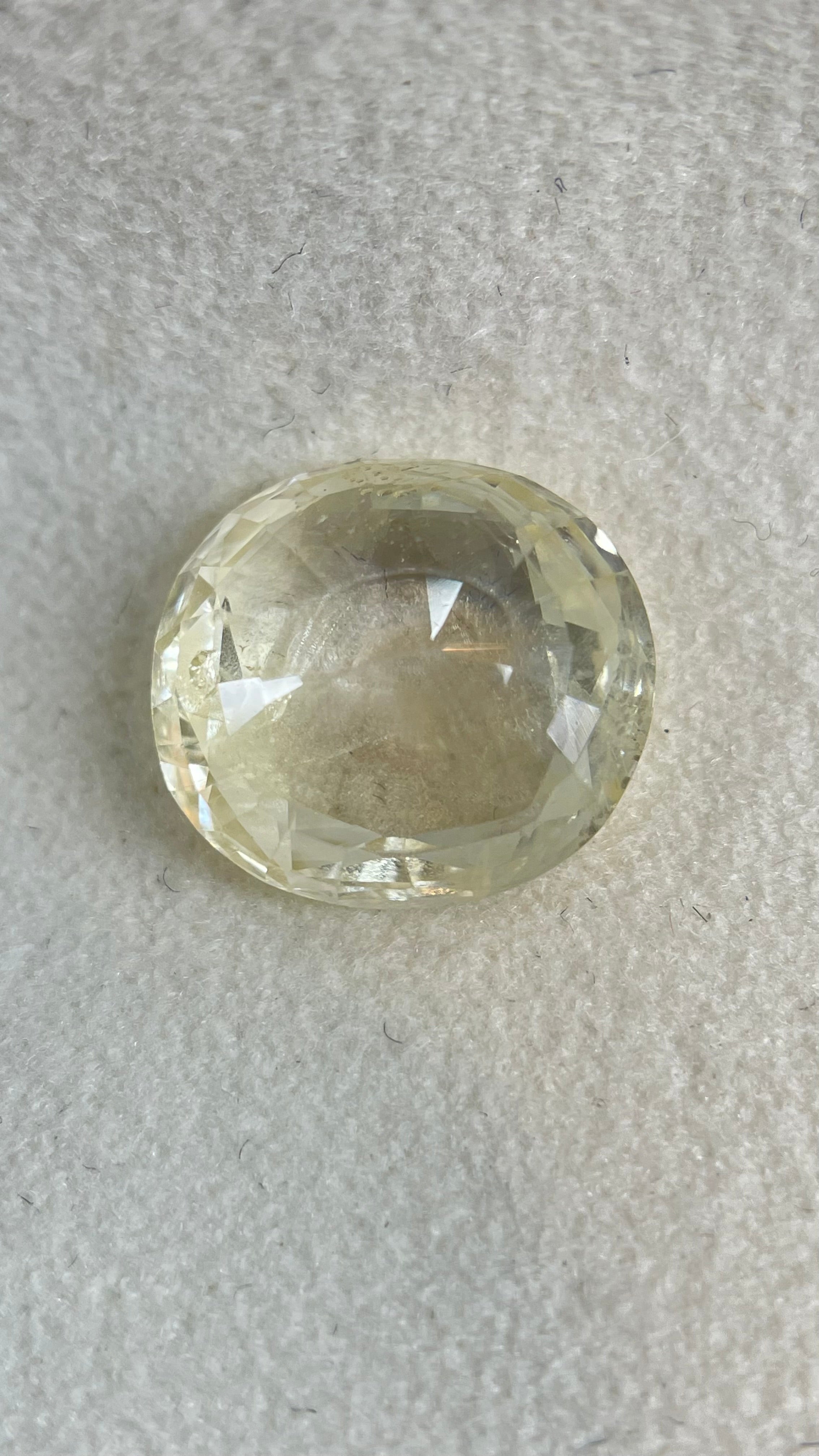 Yellow Sapphire - 7.06 Carat.