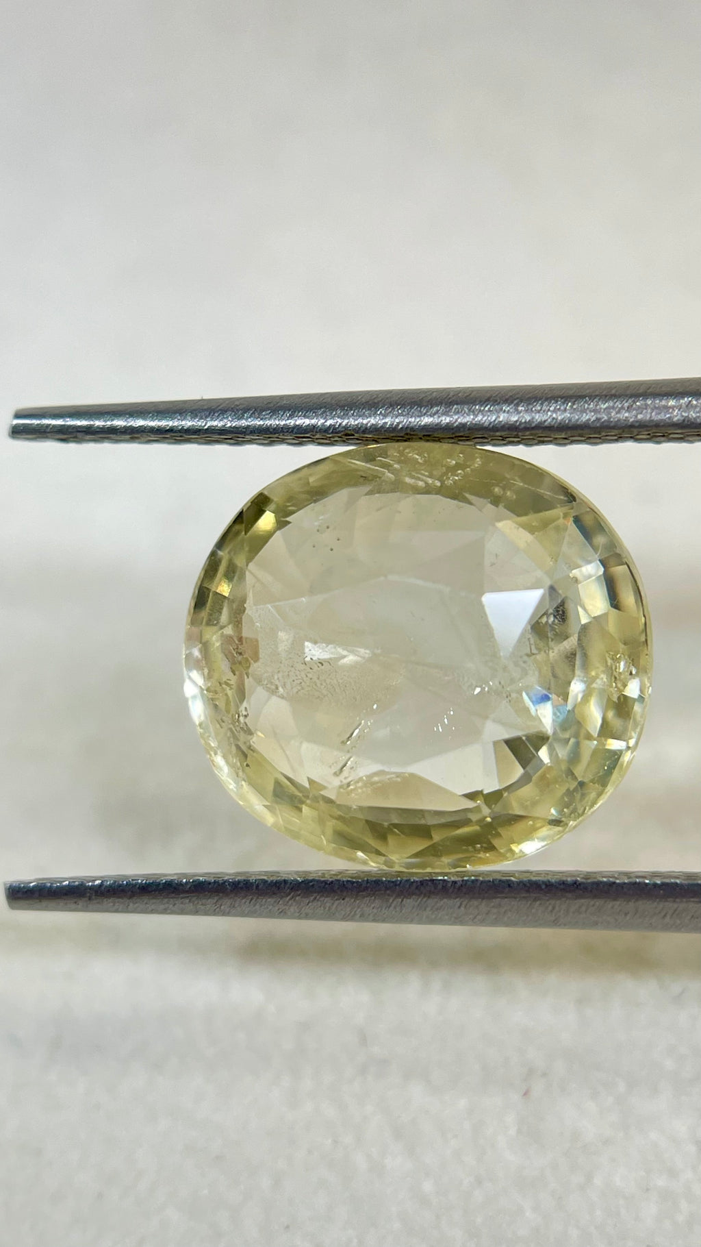 Yellow Sapphire - 7.06 Carat.