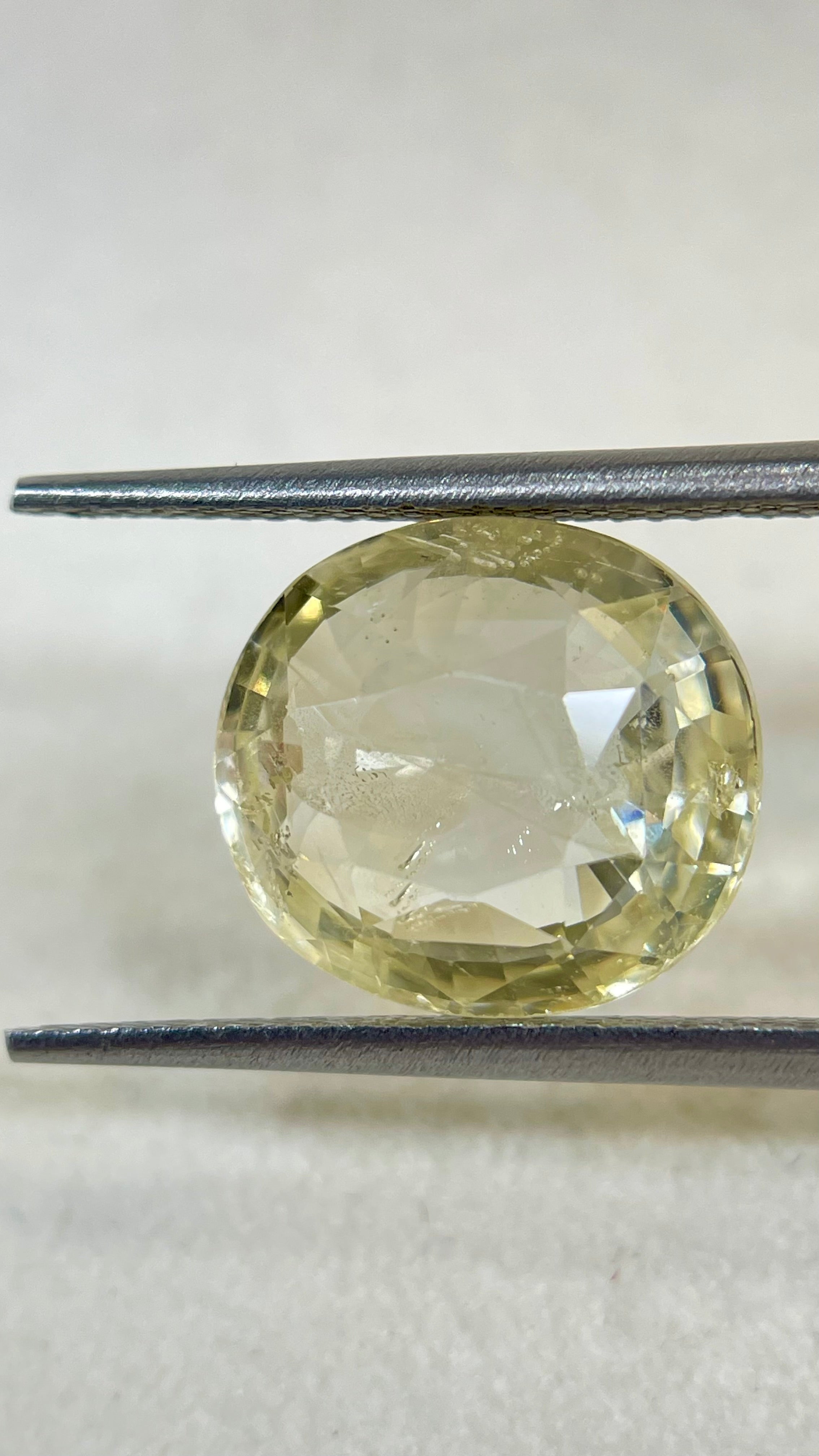 Yellow Sapphire - 7.06 Carat.