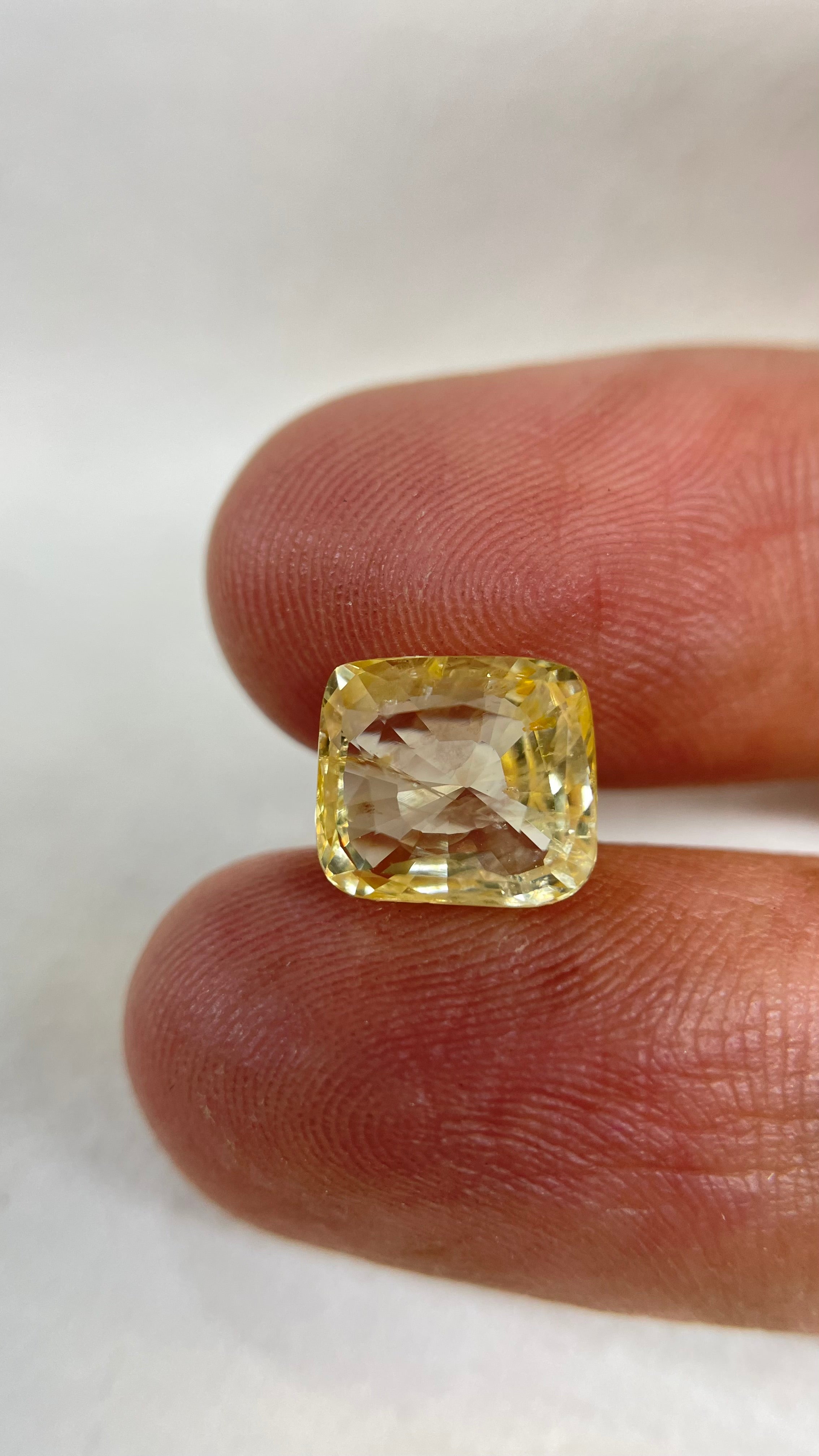 Yellow Sapphire - 5.29 Carat