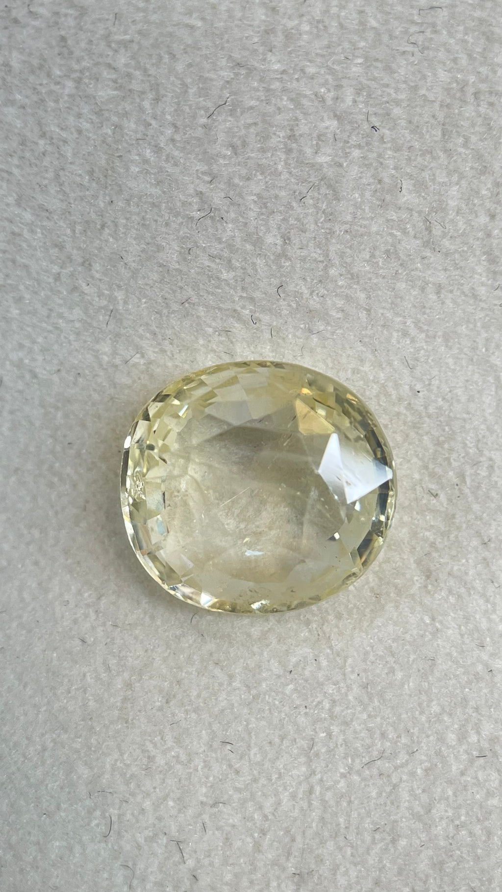 Yellow Sapphire - 7.06 Carat.