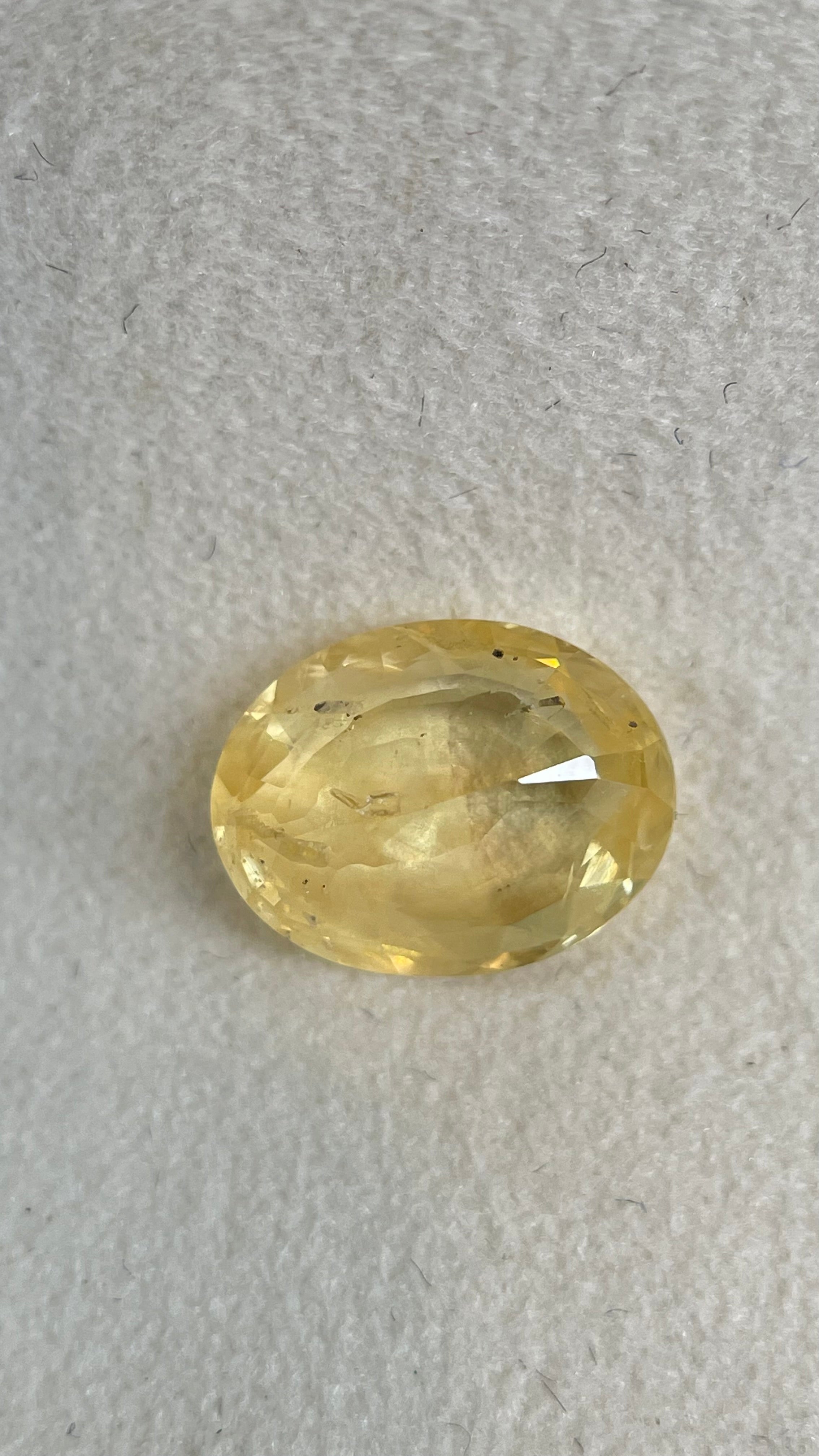 Yellow Sapphire - 4.46 Carat