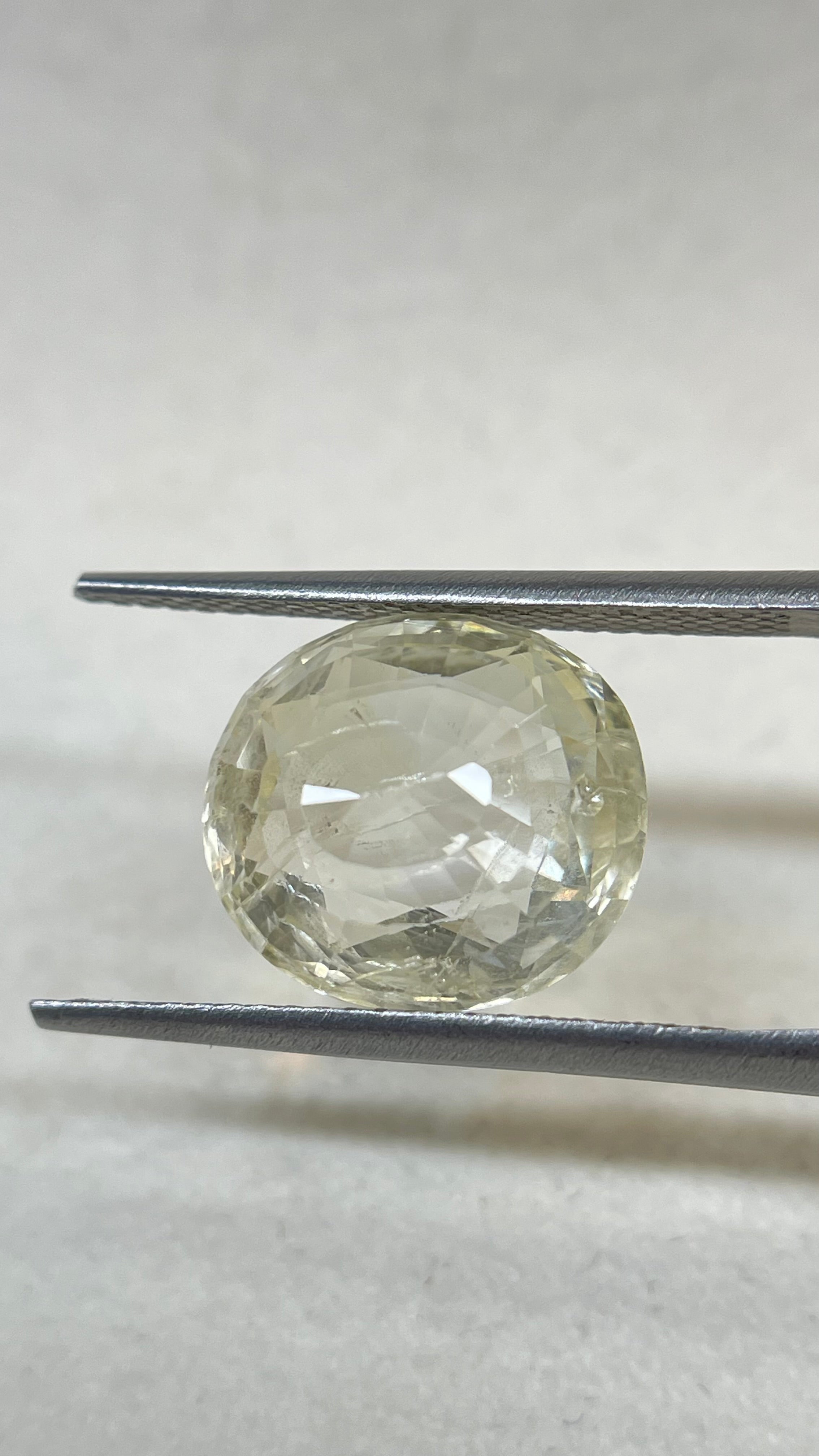 Yellow Sapphire - 7.06 Carat.