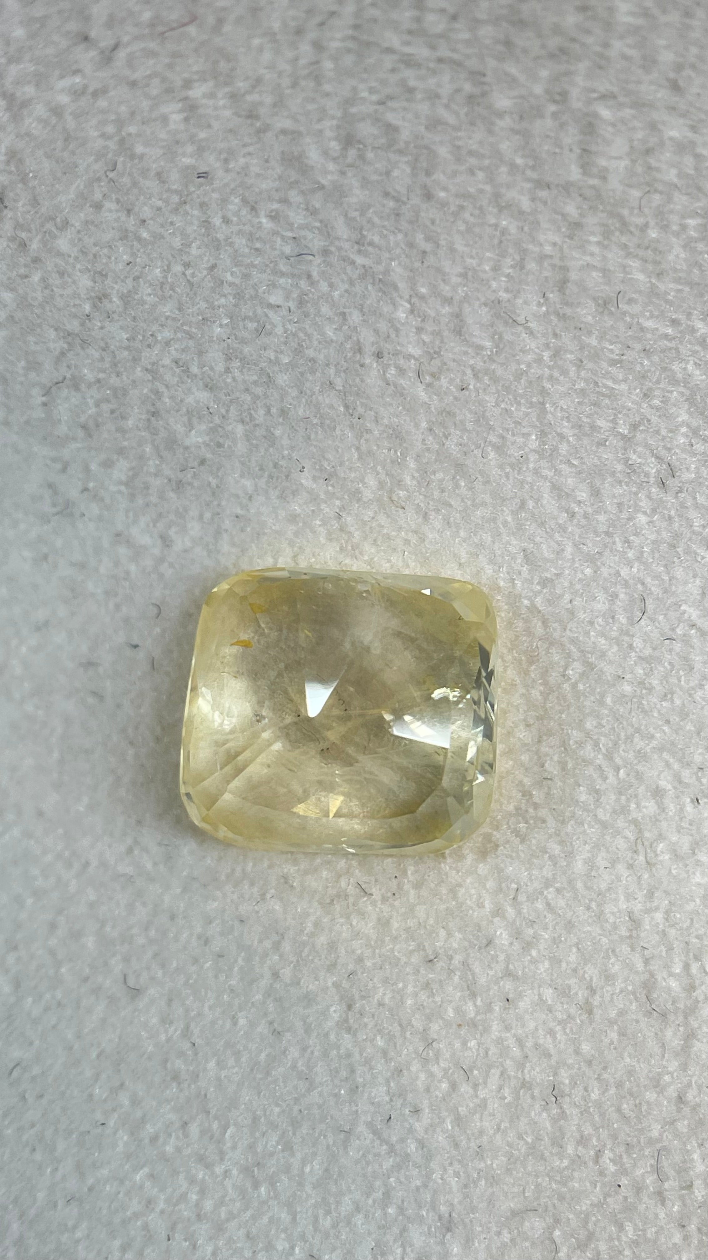 Yellow Sapphire - 5.29 Carat