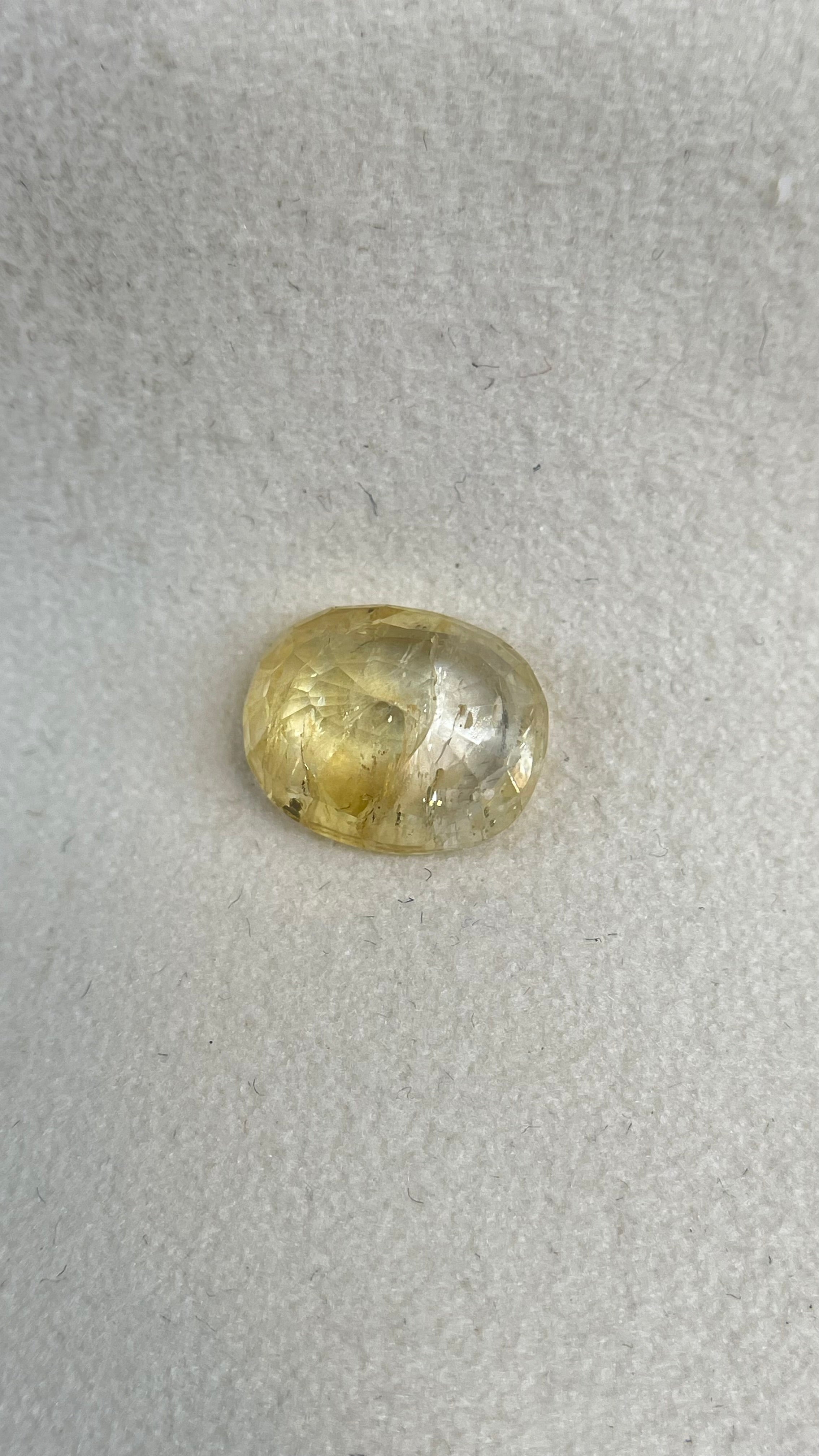 Yellow Sapphire - 5.40 Carat.