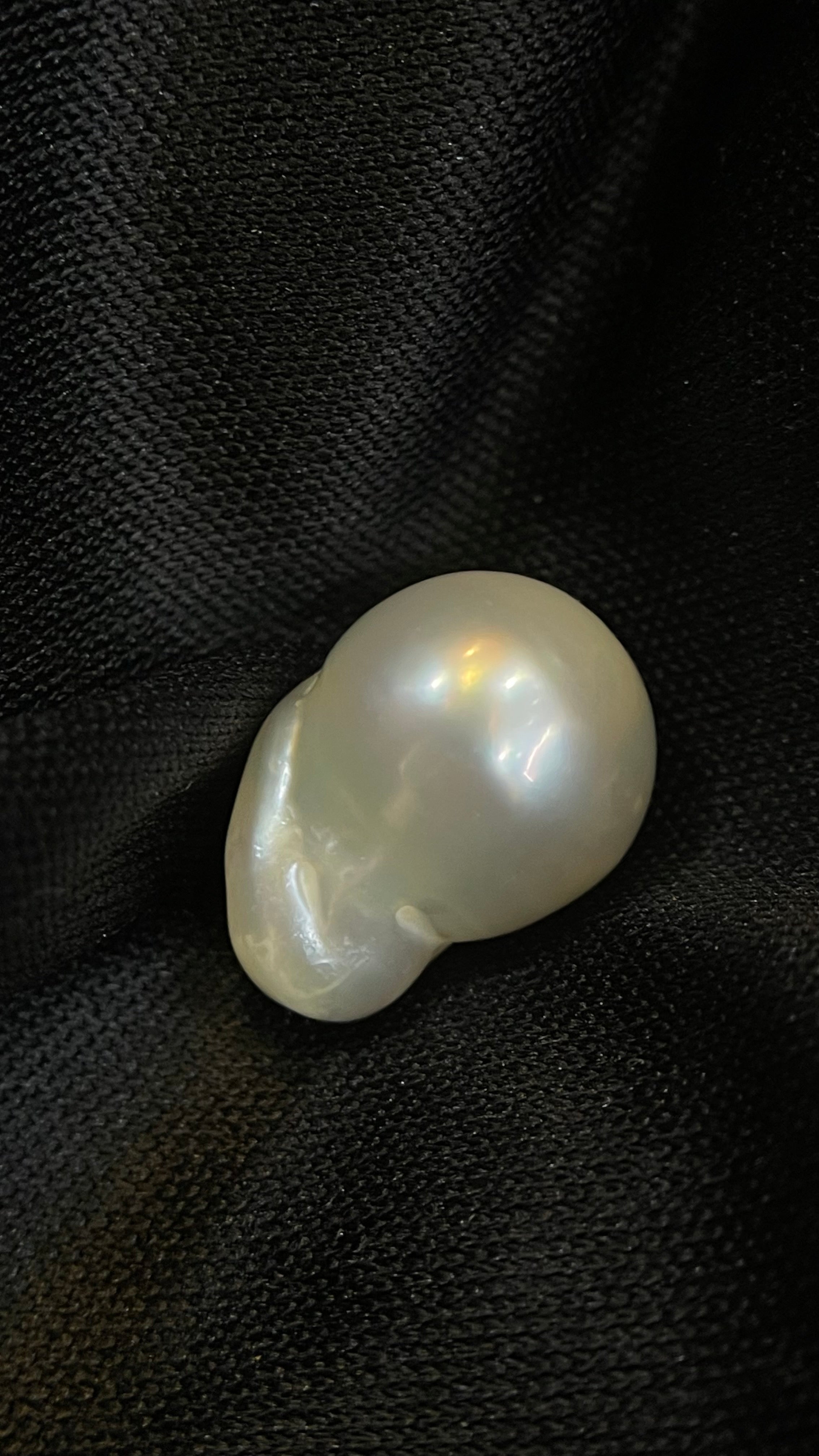 Sea Pearl - 11.68 Carat.