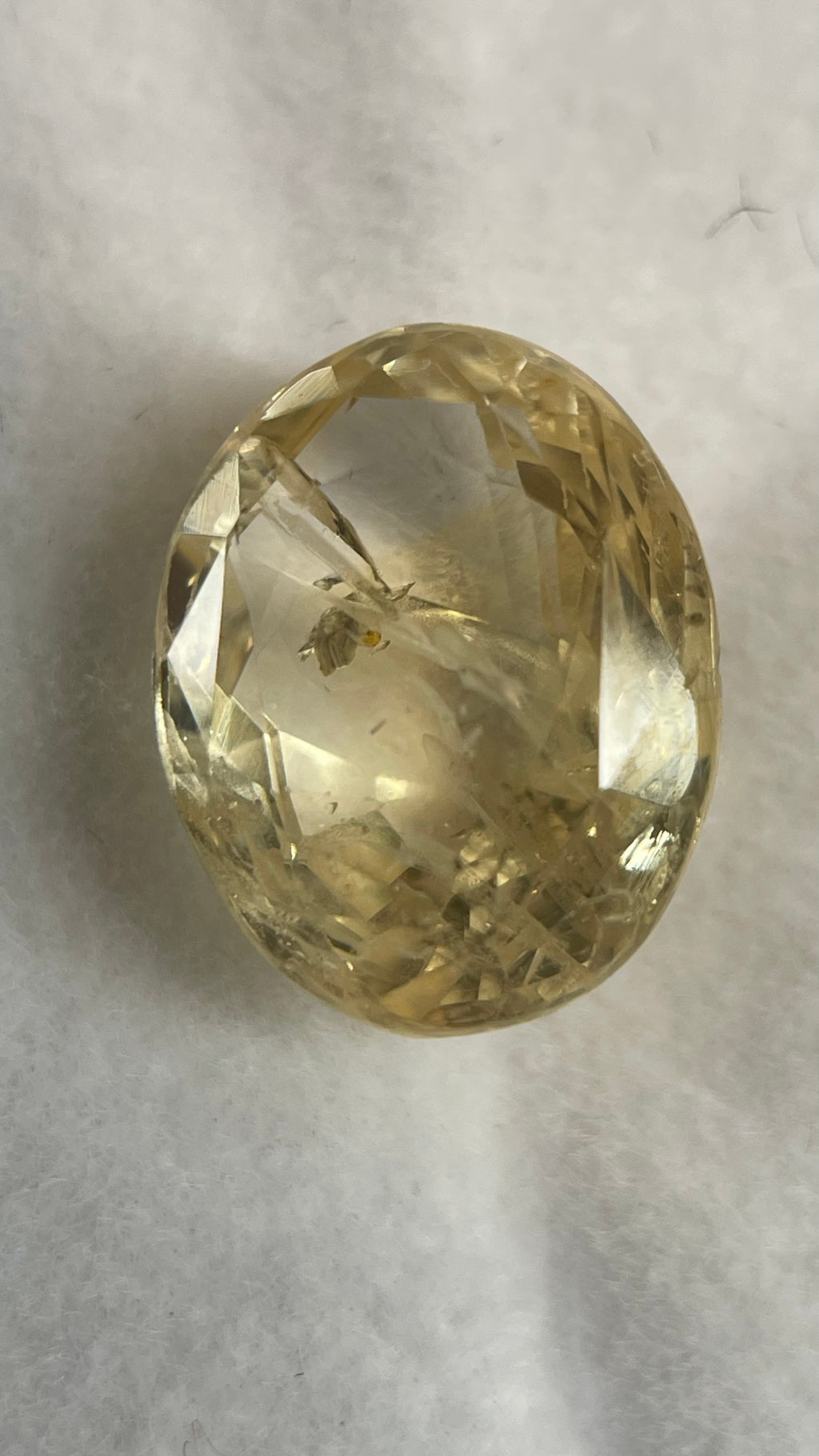 Yellow sapphire - 5.50 Carat.