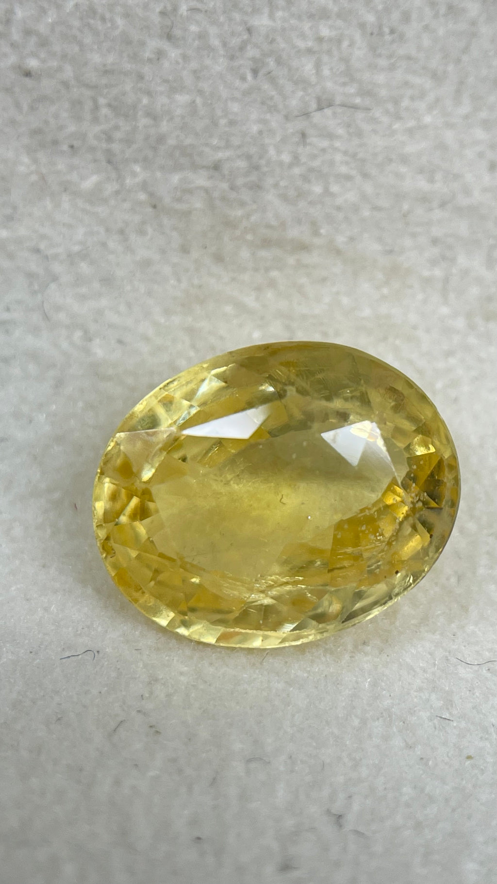 Yellow Sapphire - 5.38 Carat.