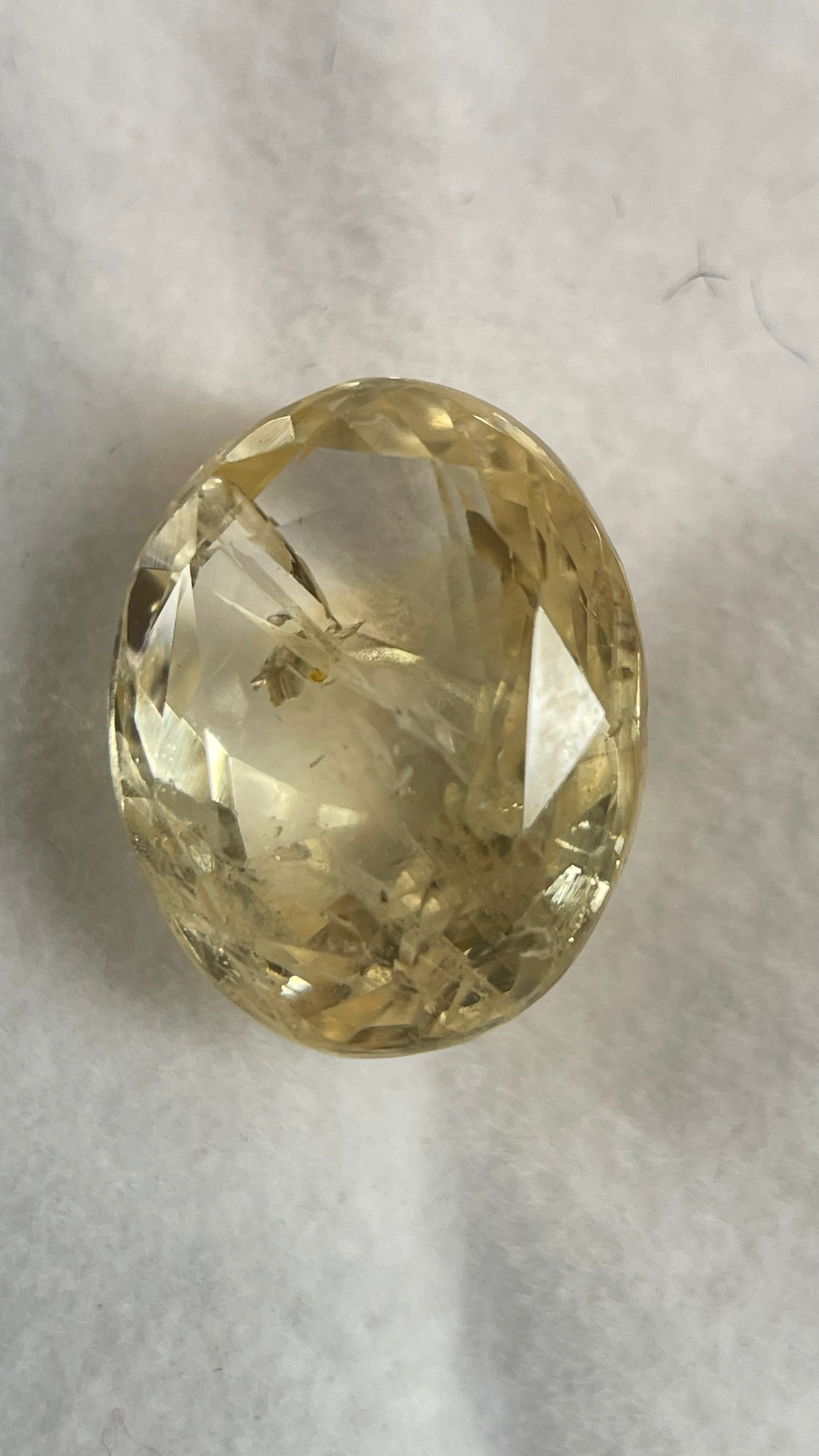 Yellow sapphire - 5.50 Carat.