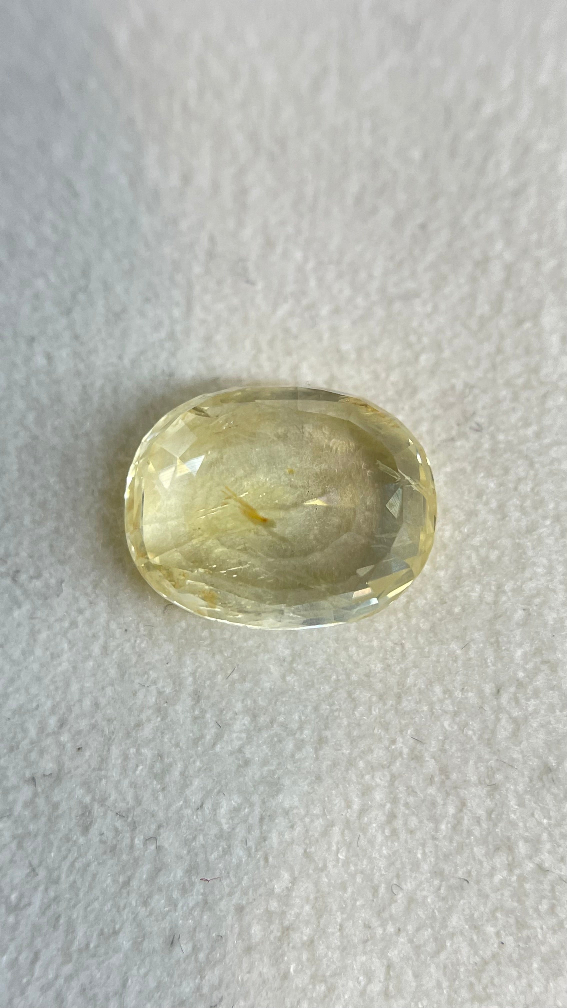 Yellow Sapphire - 6.6 Carat.