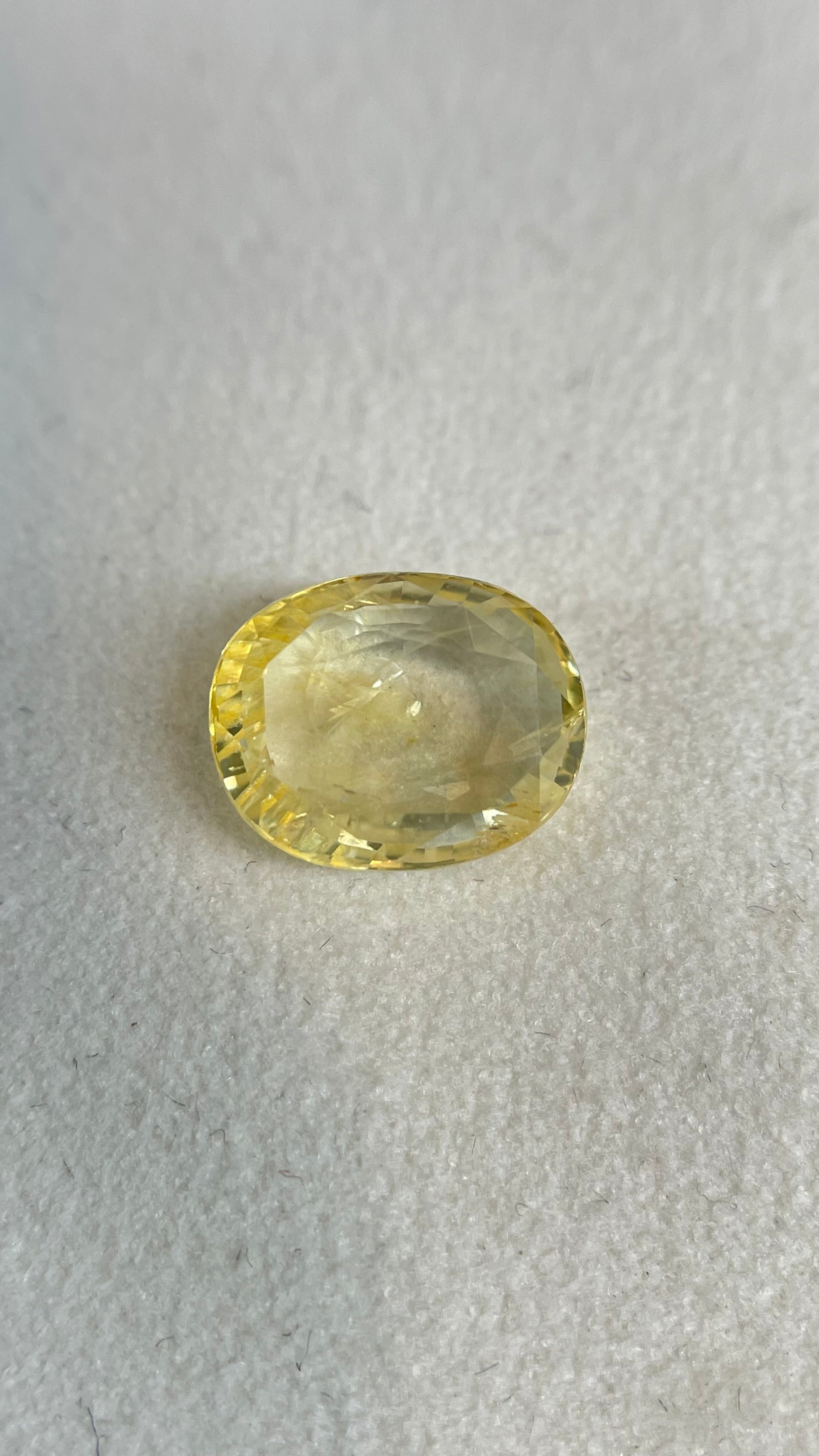 Yellow Sapphire - 6.6 Carat.