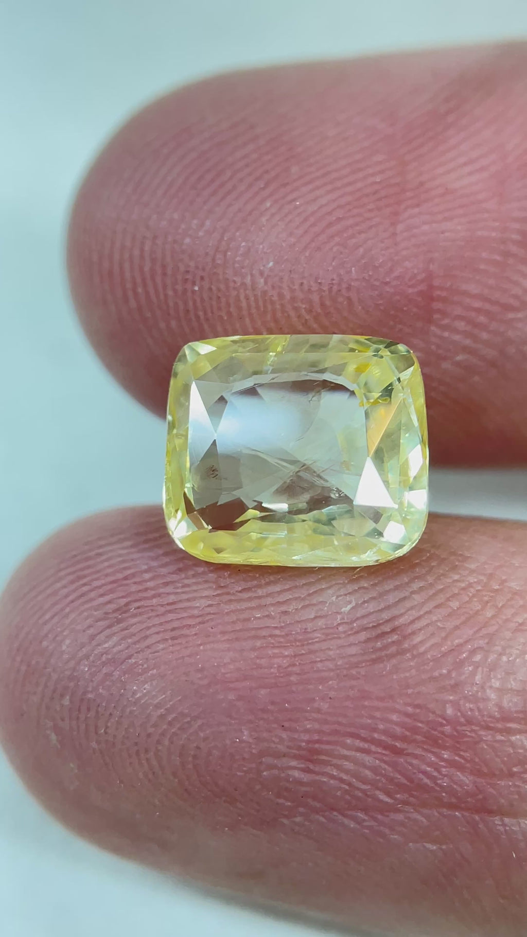 Yellow Sapphire - 5.29 Carat