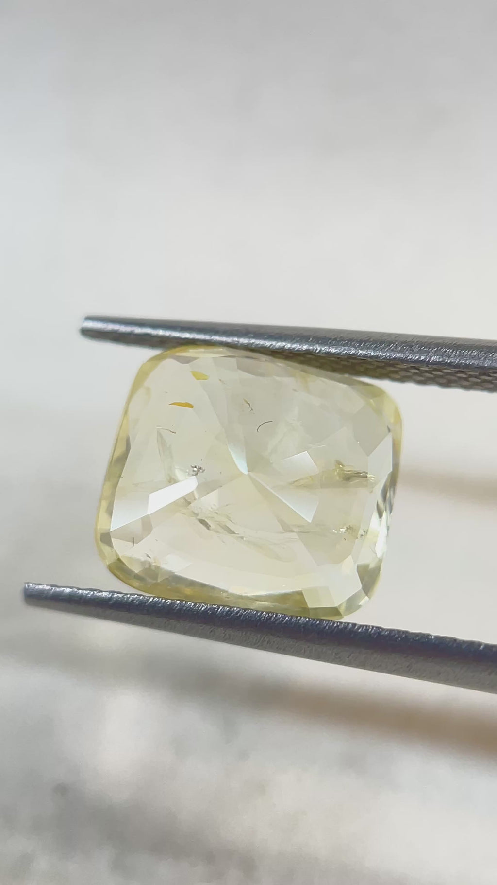 Yellow Sapphire - 5.29 Carat
