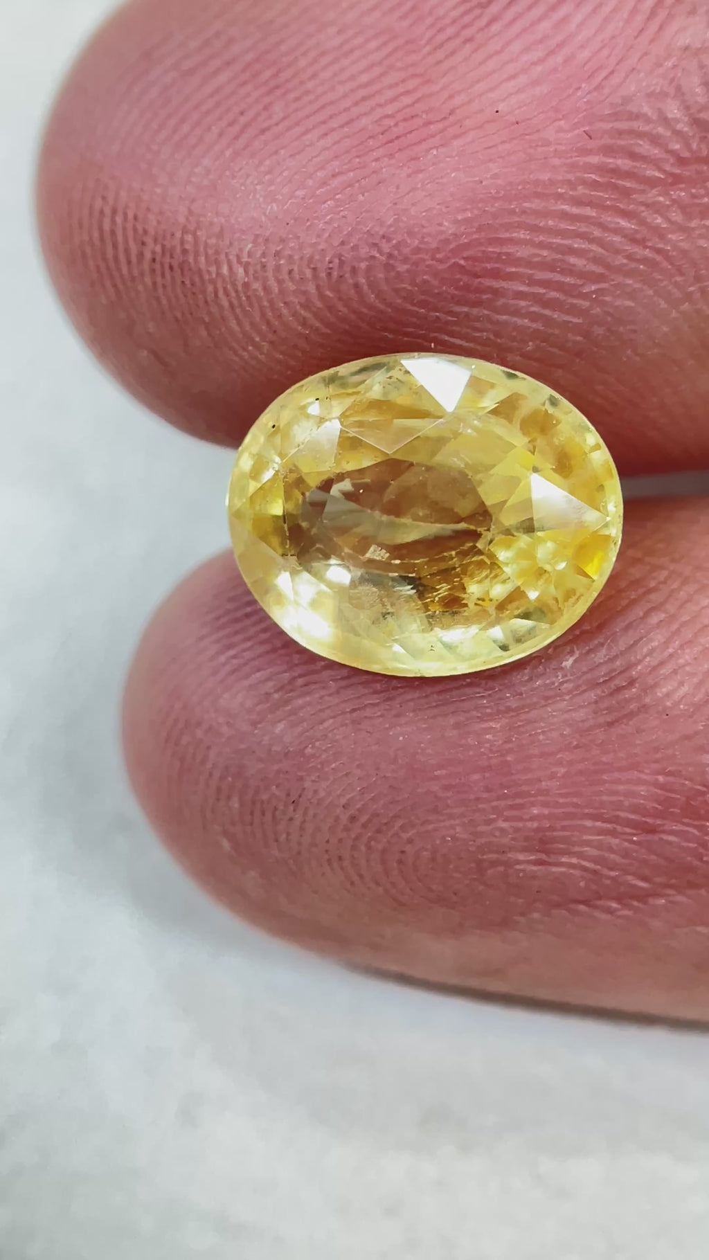 Yellow Sapphire - 5.38 Carat.