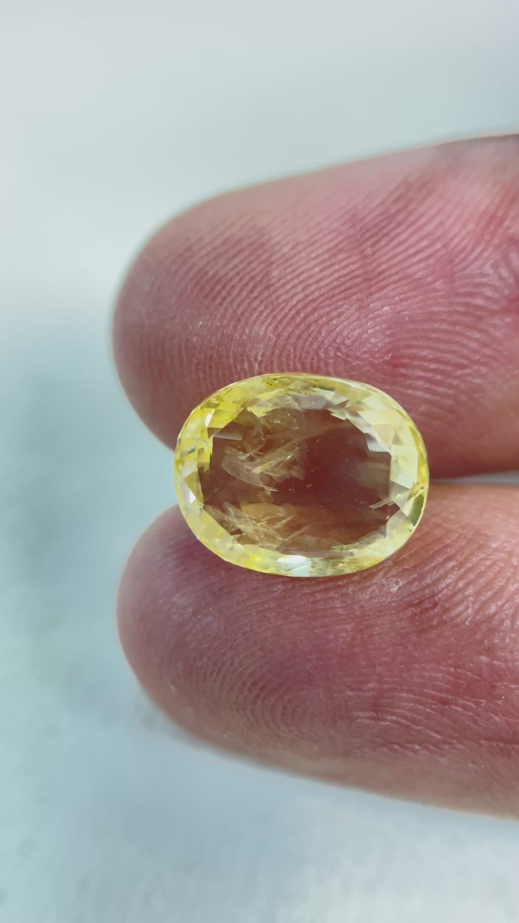 Yellow Sapphire - 6.6 Carat.