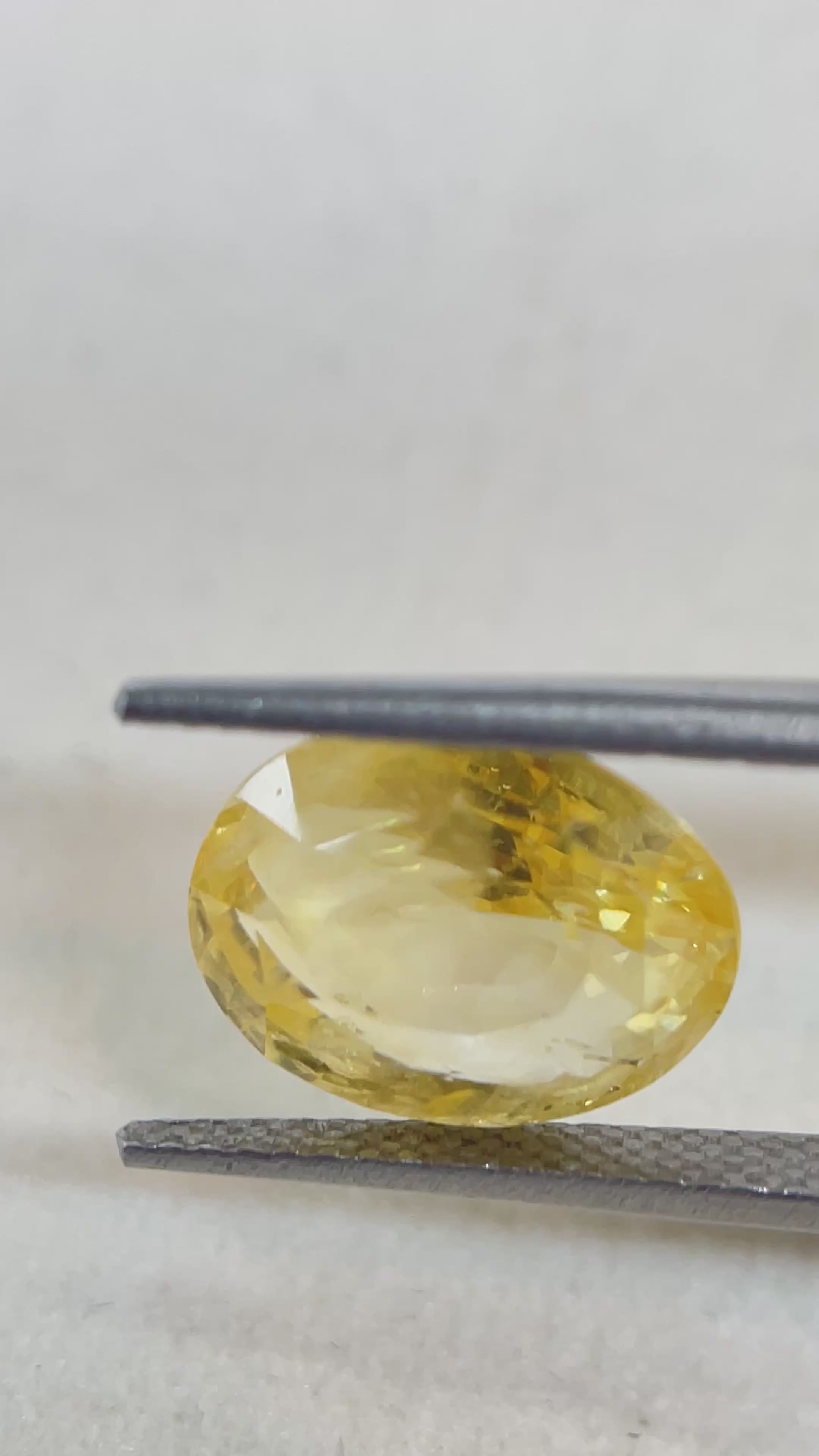 Yellow Sapphire - 4.46 Carat