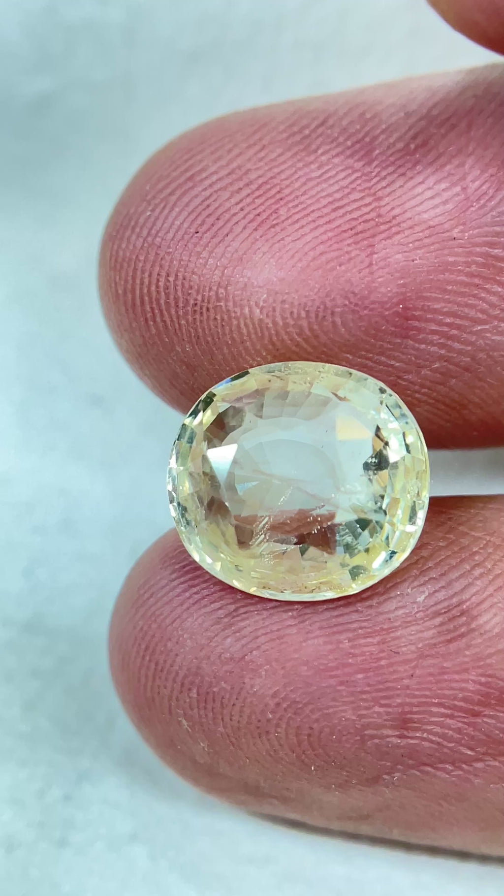 Yellow Sapphire - 7.06 Carat.