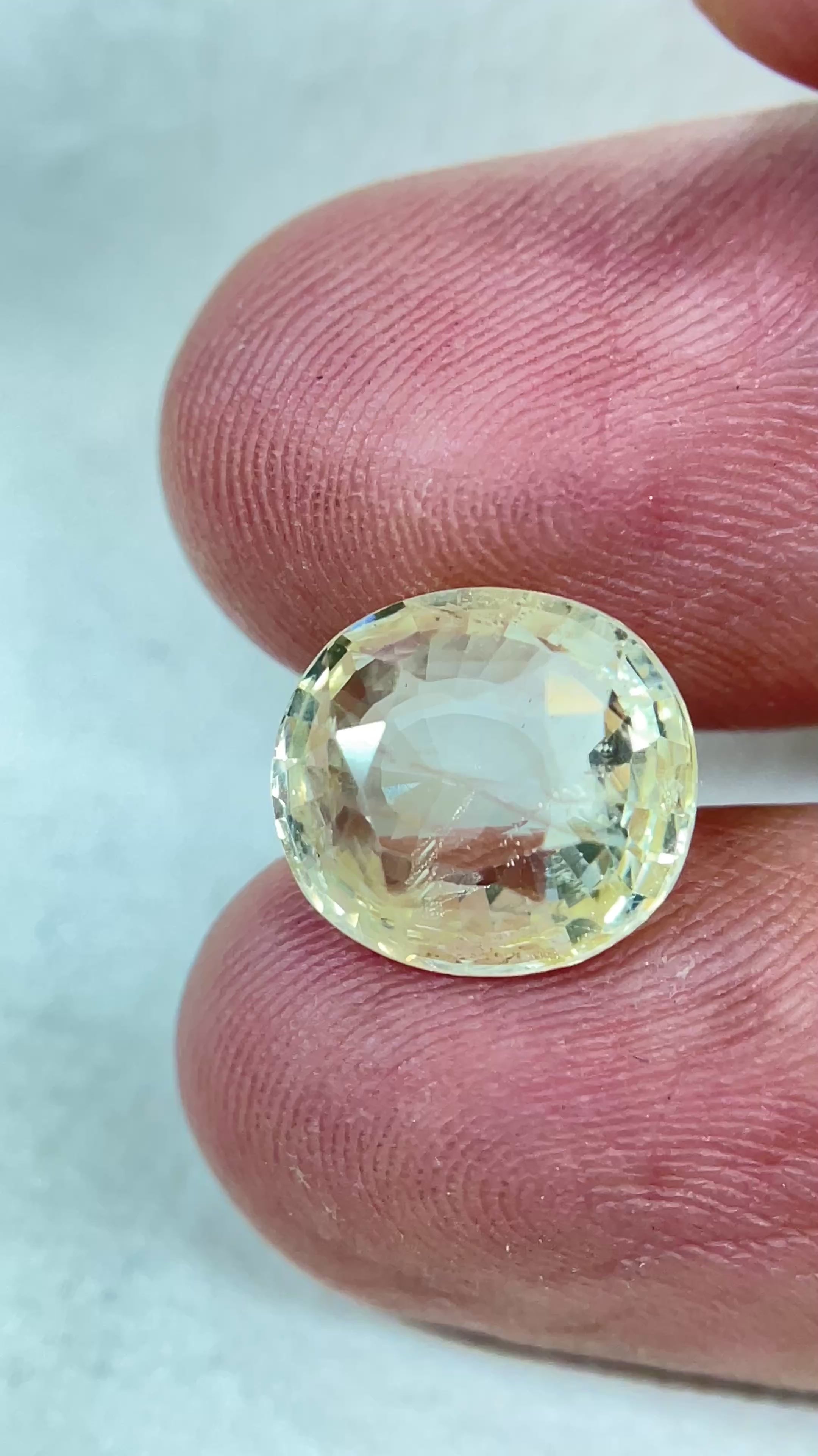 Yellow Sapphire - 7.06 Carat.