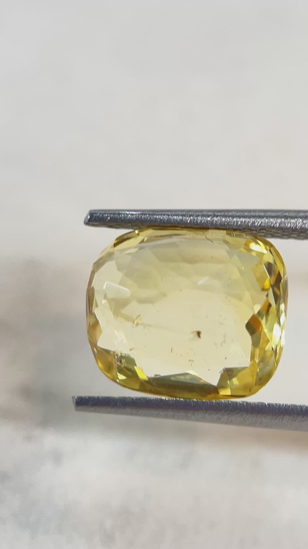 Yellow Sapphire - 4.55Carat.