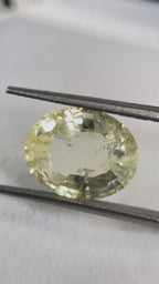 Yellow sapphire - 6.81 Carat.
