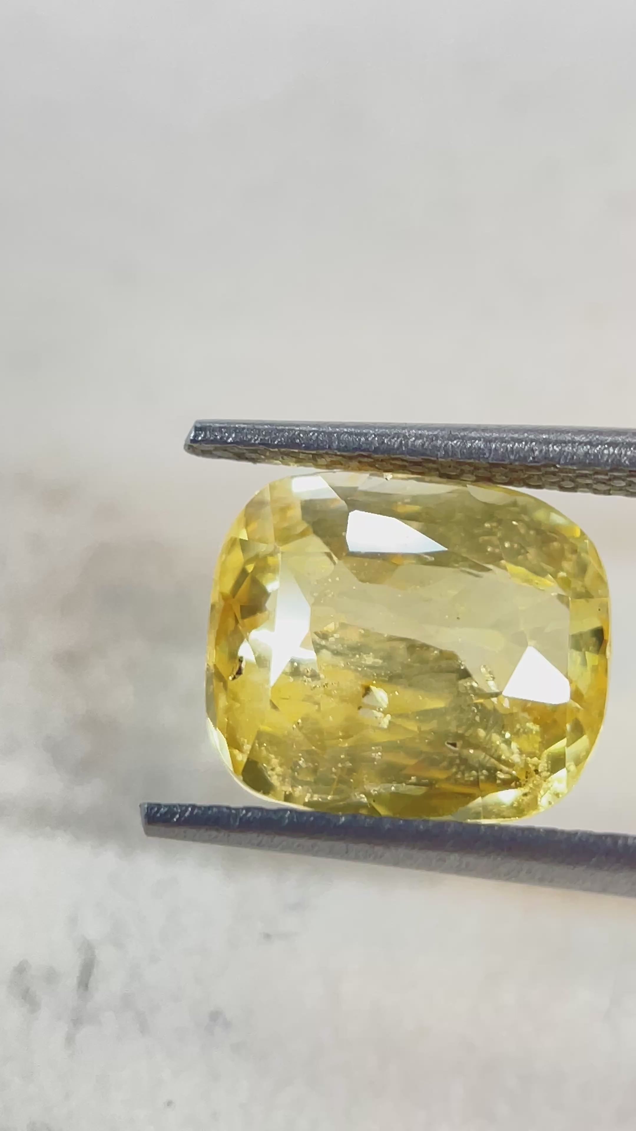 Yellow Sapphire - 4.55Carat.