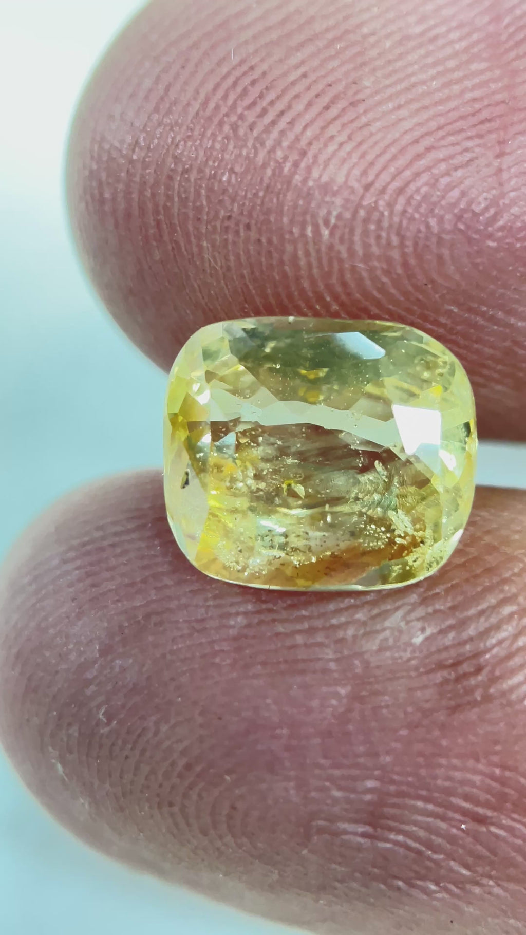 Yellow Sapphire - 4.55Carat.