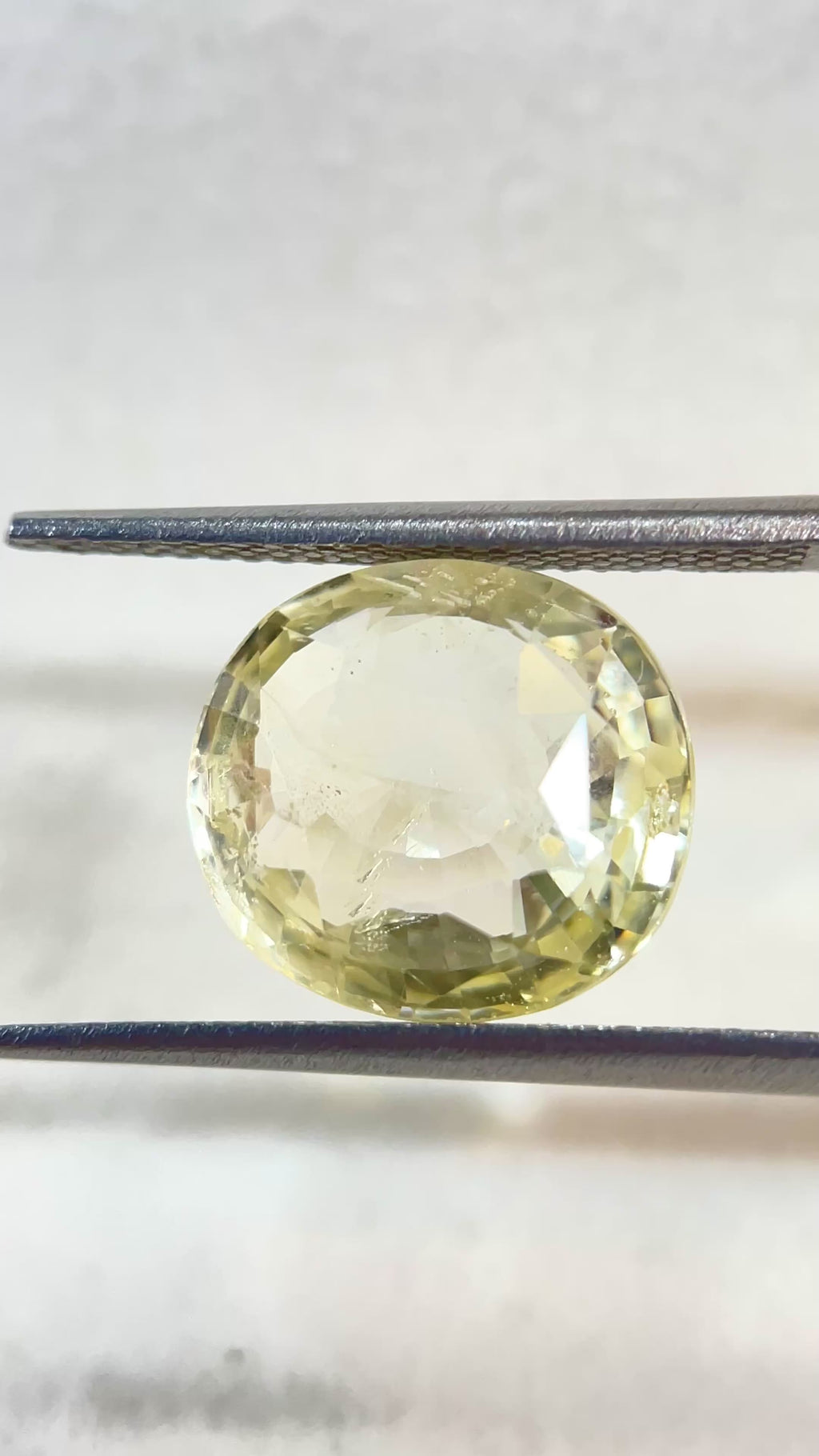 Yellow Sapphire - 7.06 Carat.